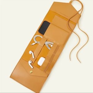 Glass Ladder Co. Katherine Tech Organizer Roll in Honey